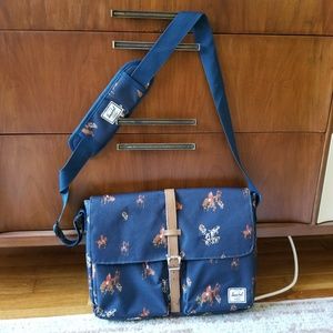 Like New Herschel Laptop Bag Navy Fox Hunt Horses